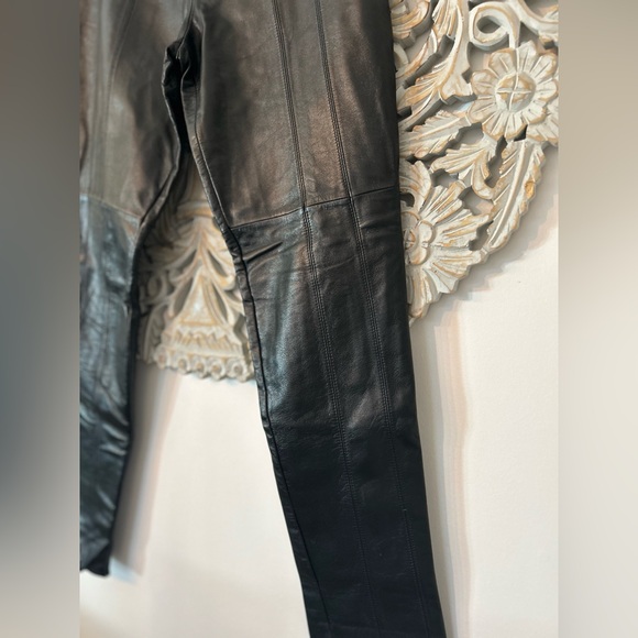 ISO Danier Black Leather Cropped Straight-Leg Pants with Zipper Detail - Size 8 - Picture 8 of 15